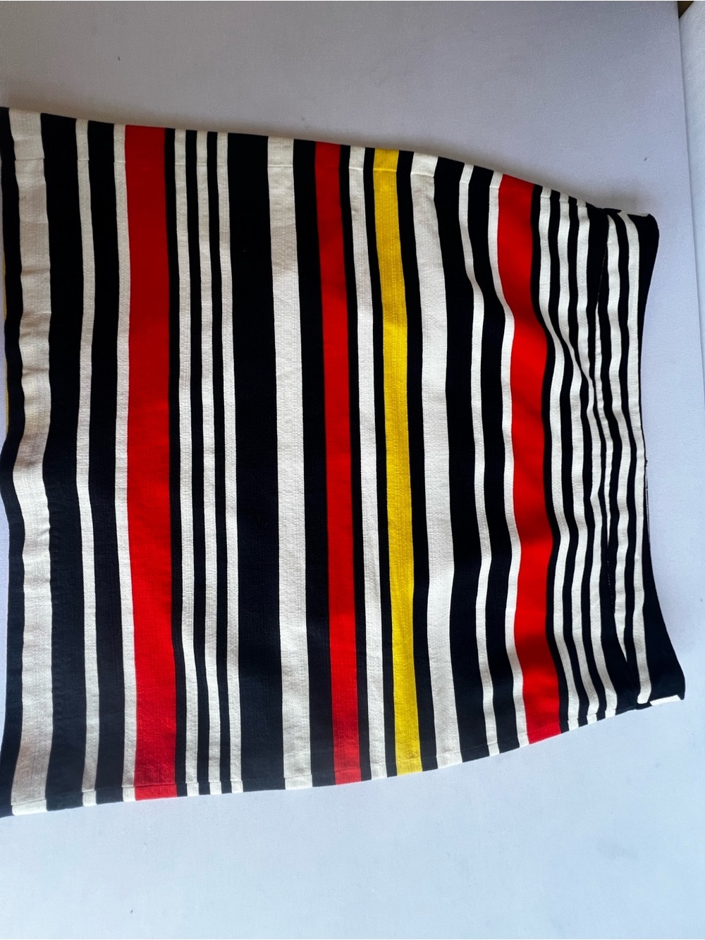 BANANA REPUBLIC BLACK/WHITE/RED/YELLOW STRIPED PENCIL SKIRT. SIZE 10. 
LINED - Picture 7 of 9